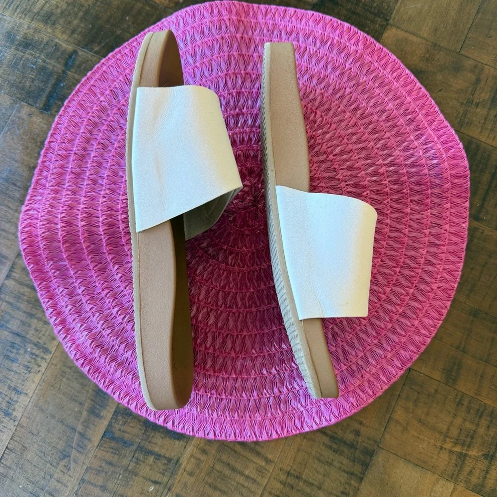 Billabong Women's White Slide Sandals with Tan Footbed - Size 10